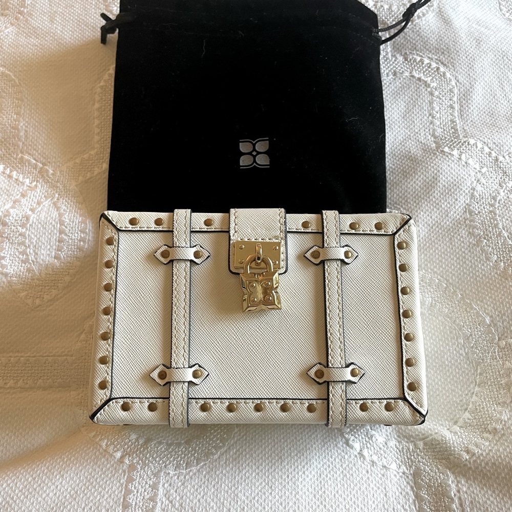 Very cute BCBG small clutch with gold chain and hardware. Comes with dustcover.